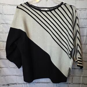 89th + Madison Women's Two Tone Black and White Sweater
